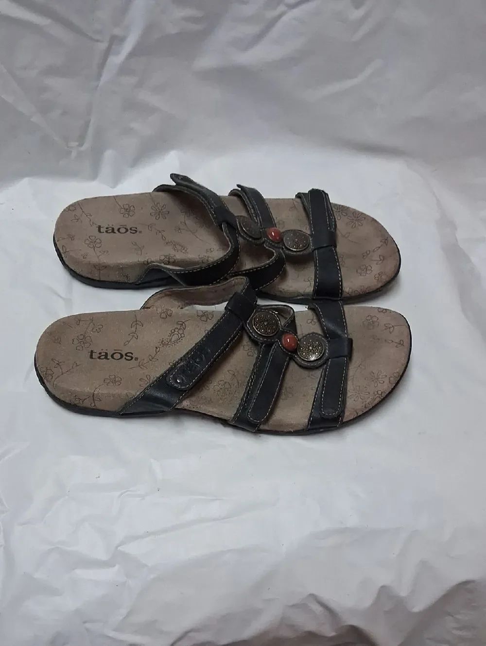 Taos Footwear Women's Black Leather Slide Sandals with Decorative Accents Sz 7
